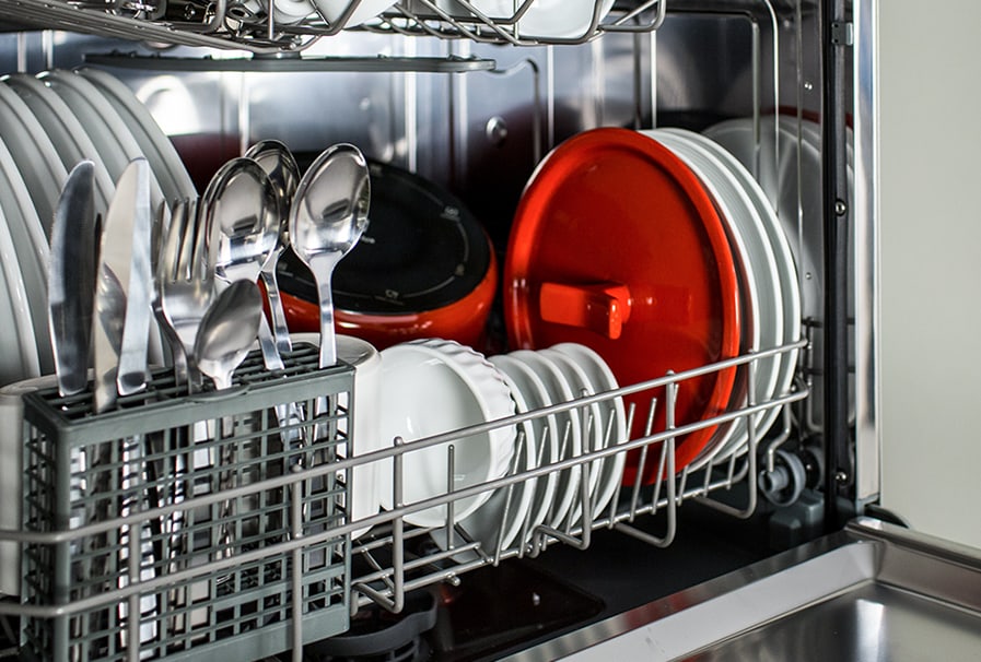 Quais panelas podem ser lavadas na lava-louças? | Electrolux